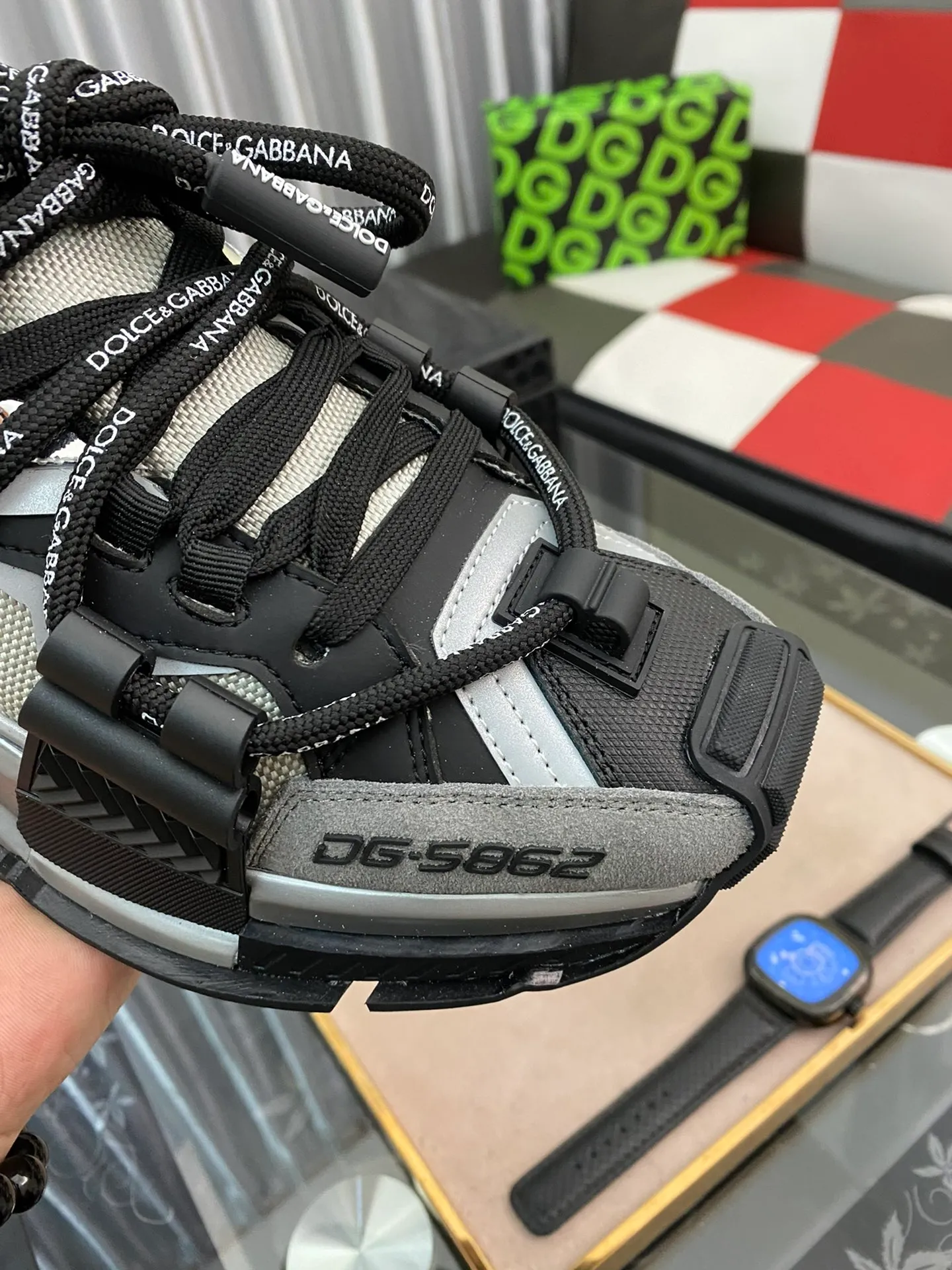 Ex-factory price 680⌚️⌚️ DOLC* & GDB*NA DG Dolce & Gabbana 2022 early spring new casual sports shoes. Daddy shoes DG’s latest development of dad shoes. This sneaker is full of technology. The entire design concept of machine armor. The uppers are all made with heavy craftsmanship. Both shoes are designed with full logos. The materials are all original imported custom fabrics. Many small accessories are made in private molds to try to be indistinguishable from the originals! ! The difference between the original 1:1 molded TPU outsole and the rubber outsole on the market! Size male 38-44